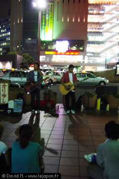 Jeunes japonais chanteurs de rue