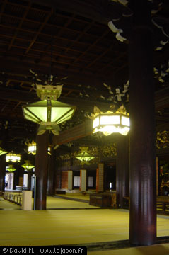 Intérieur du temple Higashi Honganji de Kyoto