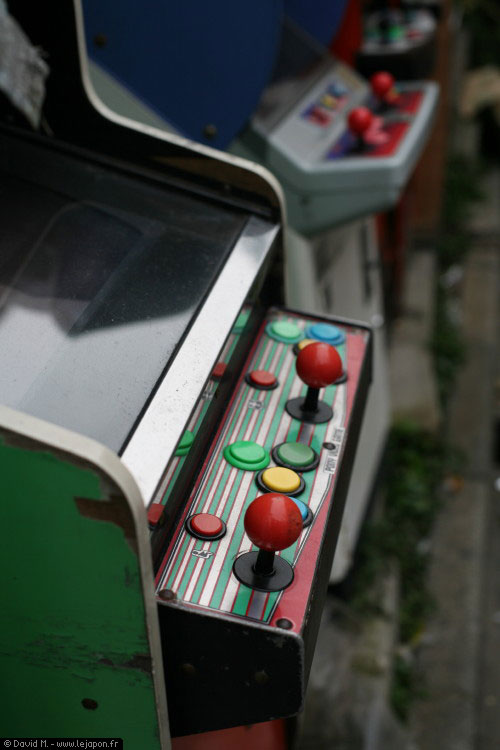 Bornes d'arcades abandonnées au Japon